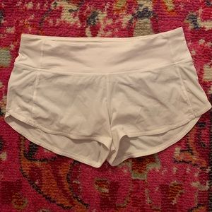 Lululemon- Speed Up Low-Rise Lined Short 2.5" size 4 (white)